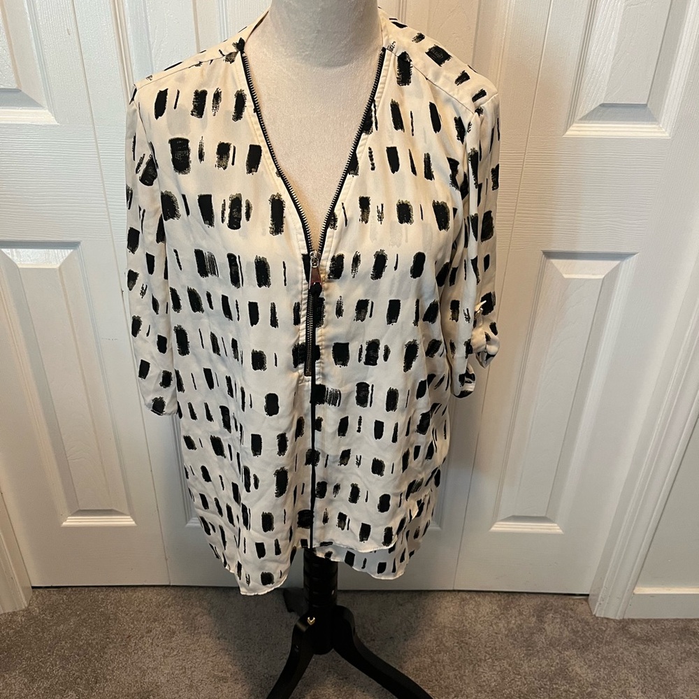 Joseph Ribkoff size 14 Black and Cream  Patterned Top